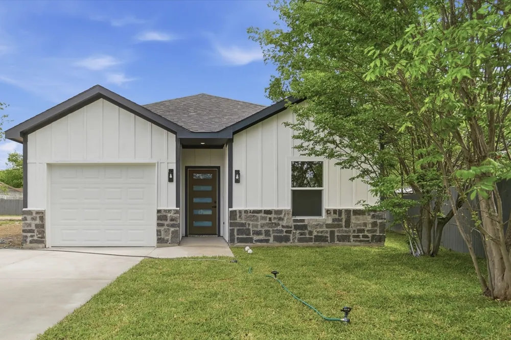 1613 SE Park Road Mineral Wells, TX 76067