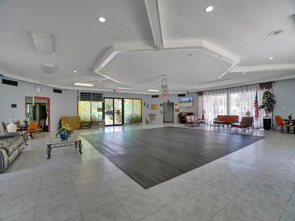 5041 W OAKLAND PARK BOULEVARD #111 Lauderdale Lakes, FL 33313