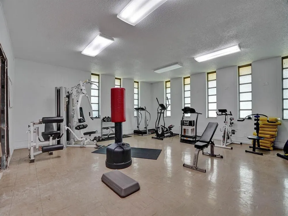 5041 W OAKLAND PARK BOULEVARD #111 Lauderdale Lakes, FL 33313