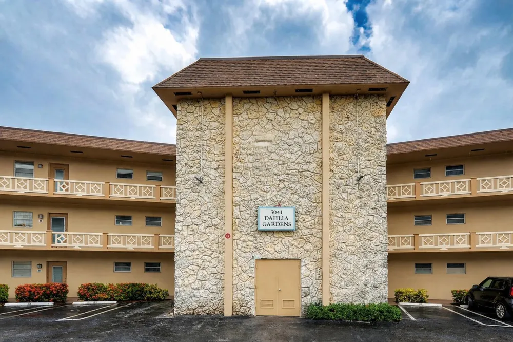 5041 W OAKLAND PARK BOULEVARD #111 Lauderdale Lakes, FL 33313