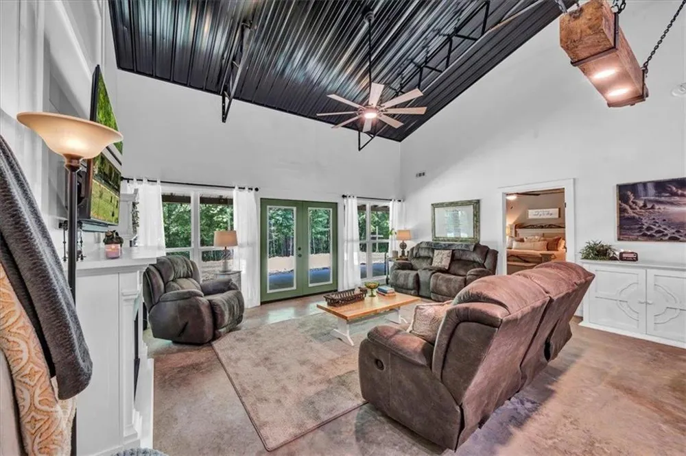 627 Johnstonville Road Barnesville, GA 30204