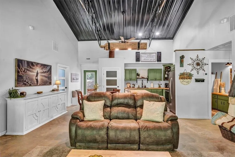 627 Johnstonville Road Barnesville, GA 30204