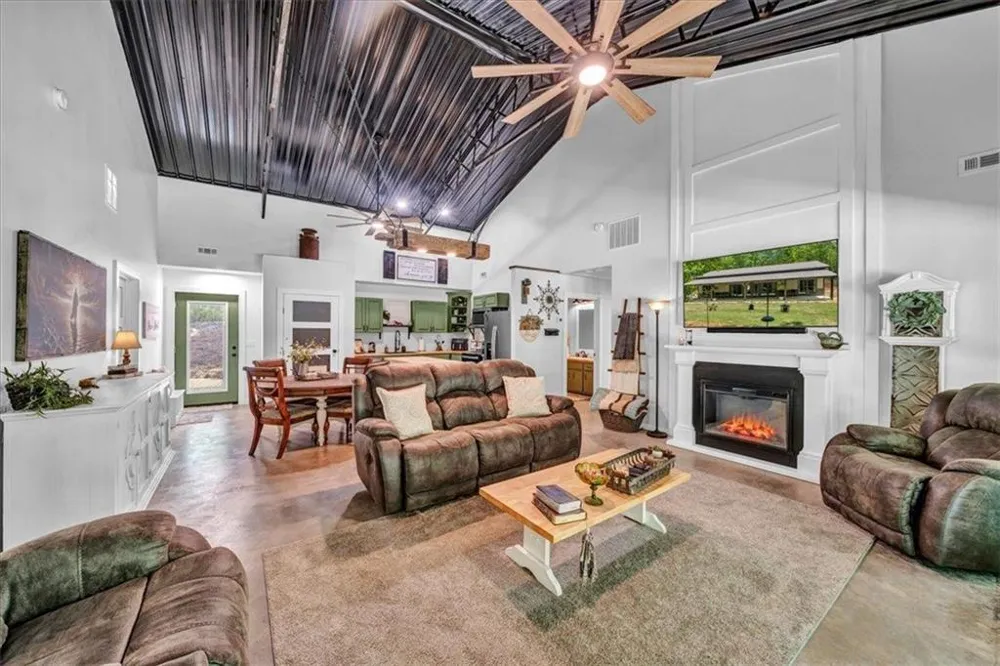 627 Johnstonville Road Barnesville, GA 30204