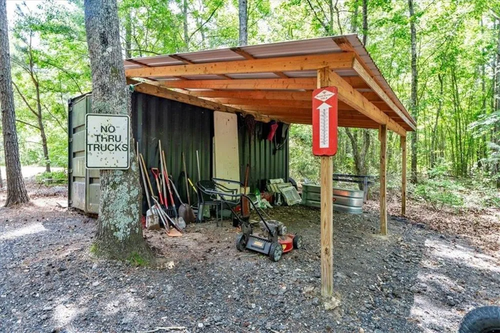 627 Johnstonville Road Barnesville, GA 30204