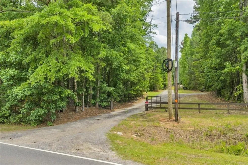 627 Johnstonville Road Barnesville, GA 30204