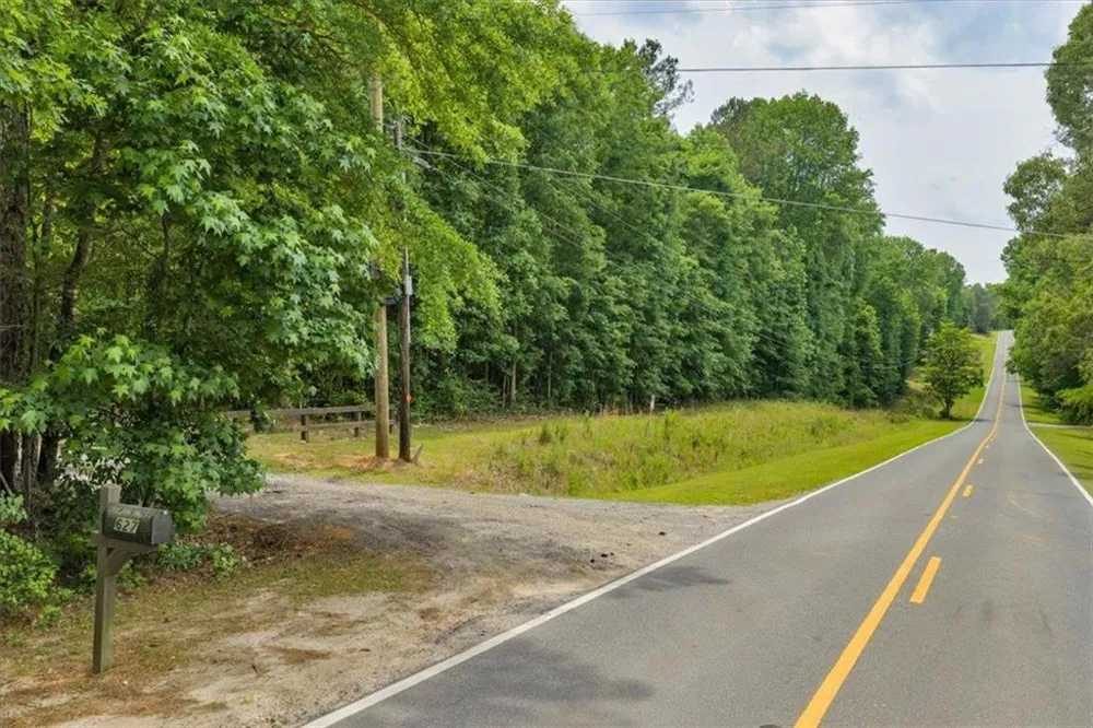 627 Johnstonville Road Barnesville, GA 30204
