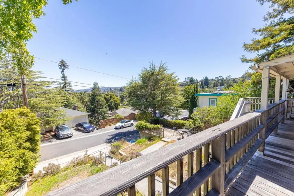 2032 Lyon Avenue Belmont, CA 94002