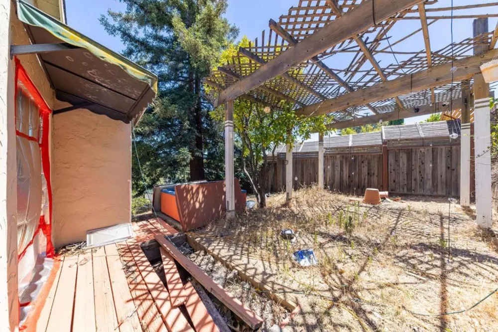 2032 Lyon Avenue Belmont, CA 94002