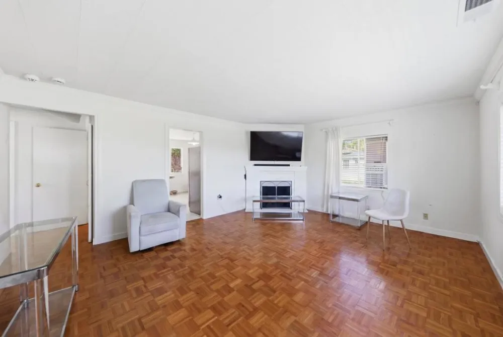 2032 Lyon Avenue Belmont, CA 94002