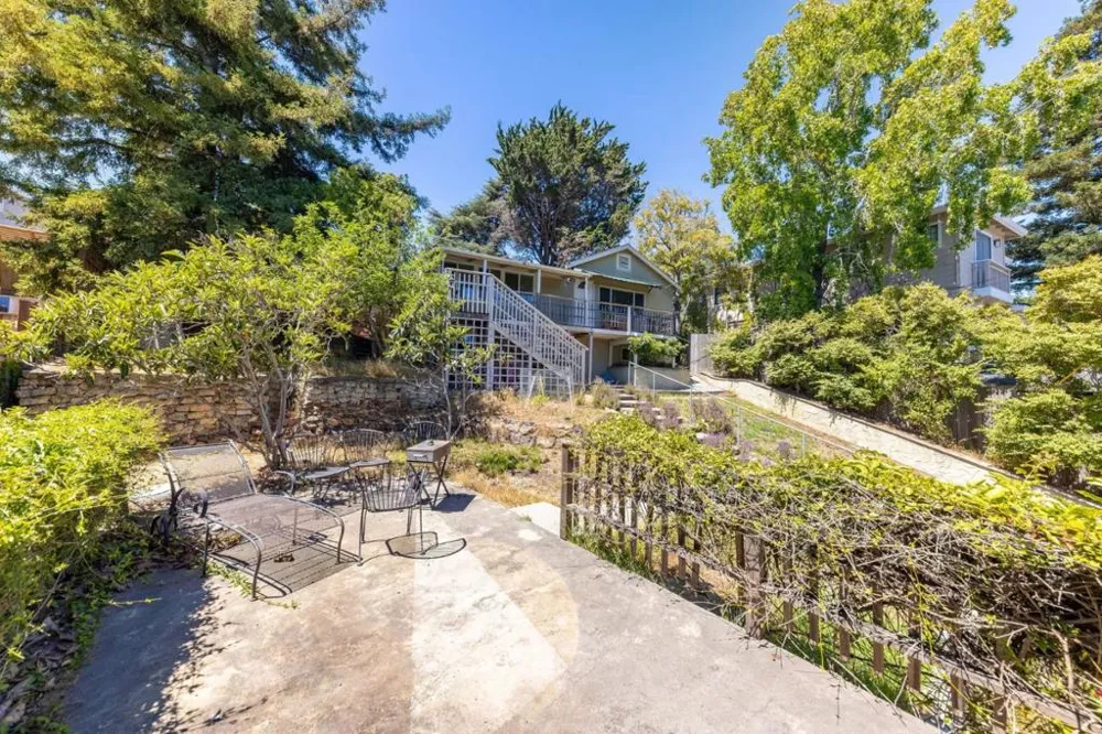2032 Lyon Avenue Belmont, CA 94002