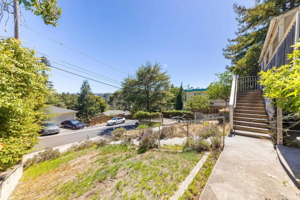 2032 Lyon Avenue Belmont, CA 94002