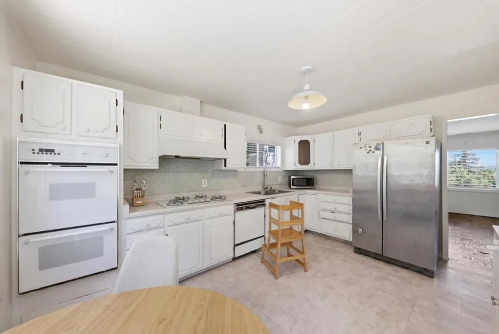 2032 Lyon Avenue Belmont, CA 94002