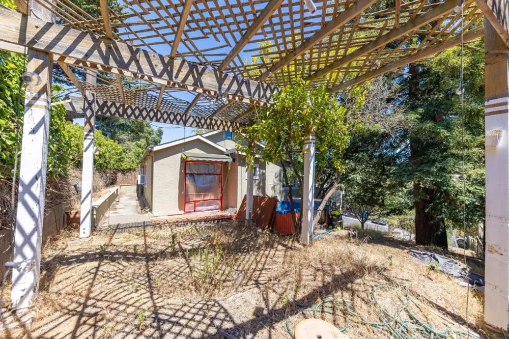 2032 Lyon Avenue Belmont, CA 94002