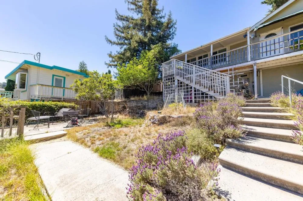 2032 Lyon Avenue Belmont, CA 94002