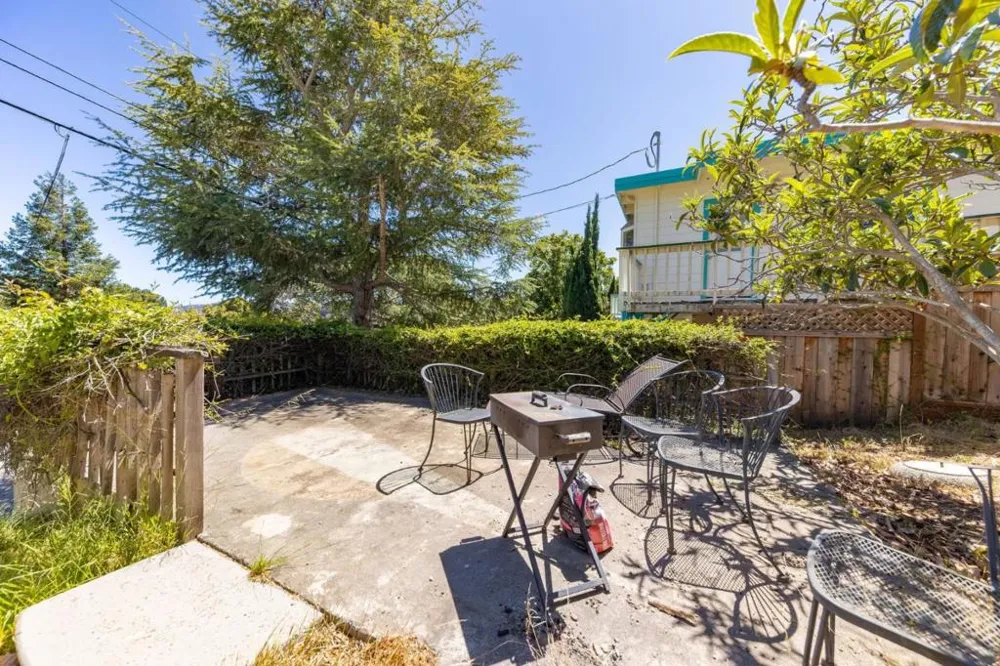 2032 Lyon Avenue Belmont, CA 94002