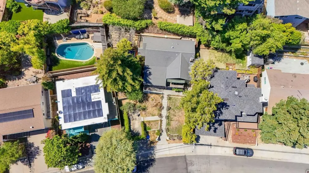 2032 Lyon Avenue Belmont, CA 94002