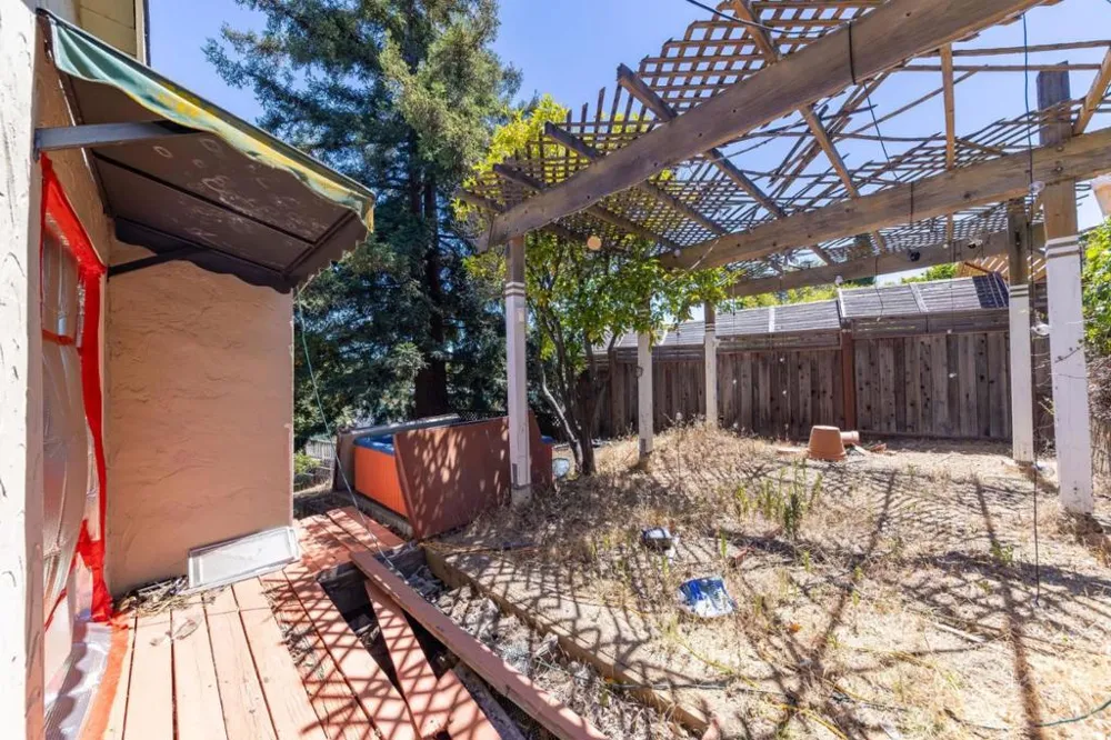 2032 Lyon Avenue Belmont, CA 94002