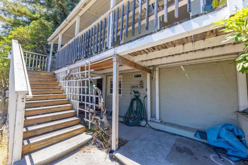 2032 Lyon Avenue Belmont, CA 94002