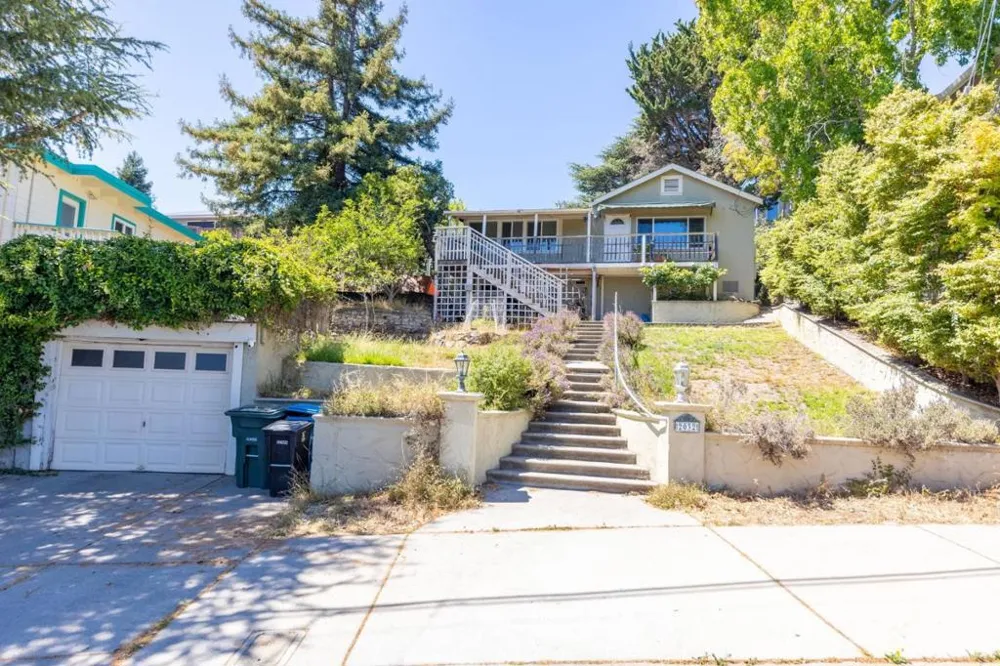 2032 Lyon Avenue Belmont, CA 94002