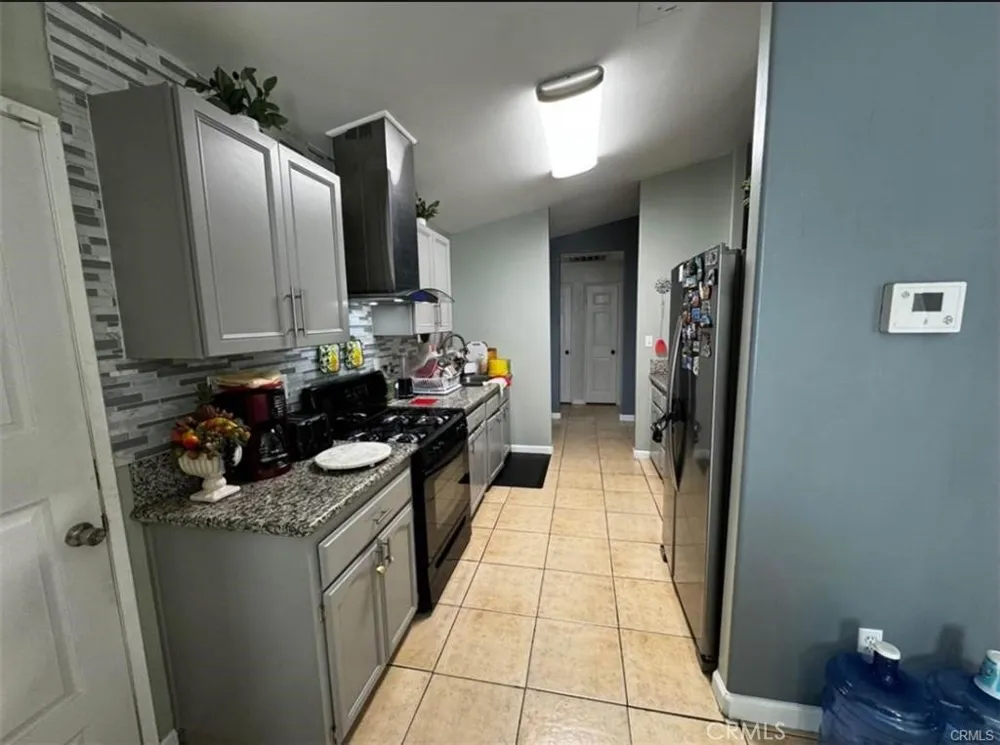 1201 Evadonna Bakersfield, CA 93307