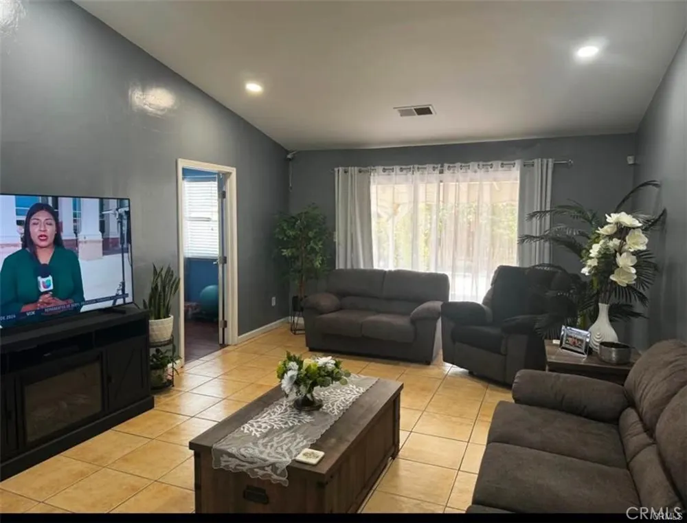 1201 Evadonna Bakersfield, CA 93307