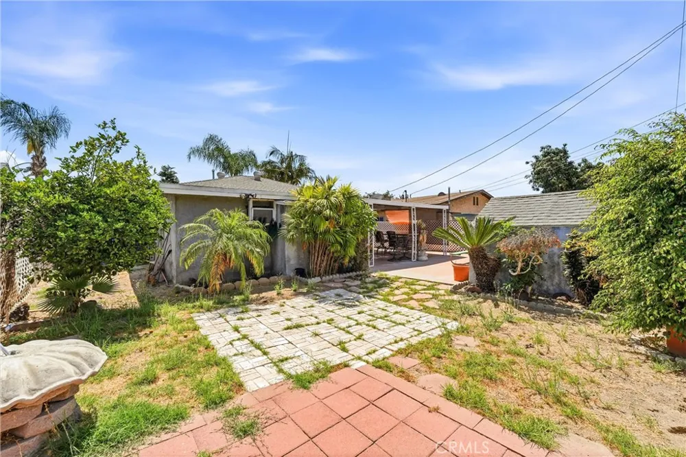 8563 Eglise Pico Rivera, CA 90660