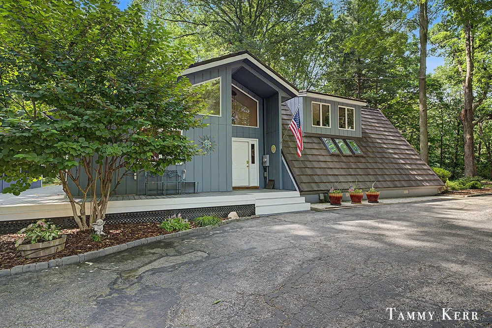 6051 Old Allegan Road Saugatuck, MI 49453
