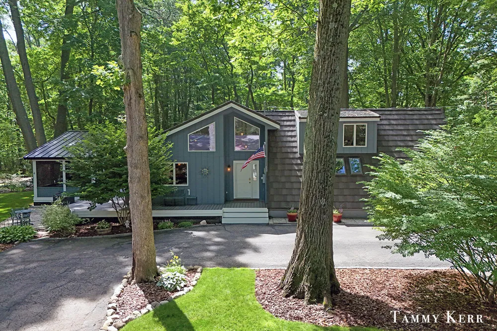 6051 Old Allegan Road Saugatuck, MI 49453