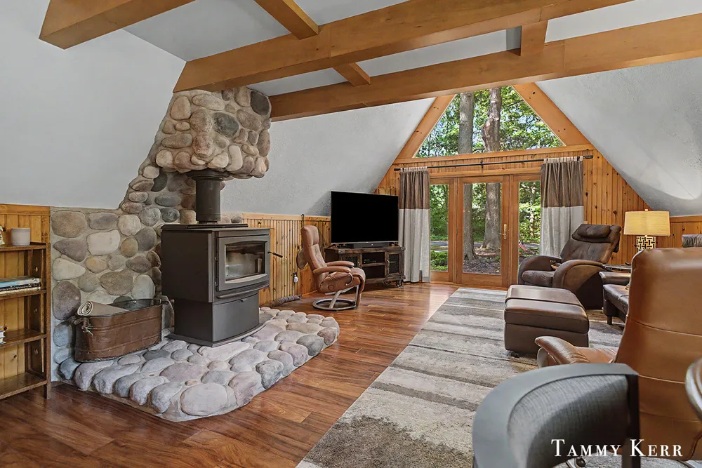 6051 Old Allegan Road Saugatuck, MI 49453
