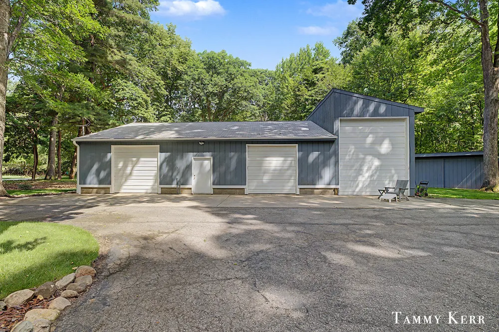 6051 Old Allegan Road Saugatuck, MI 49453