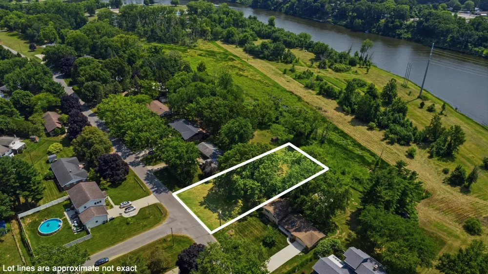 2444 Riverbend Drive Benton Harbor, MI 49022