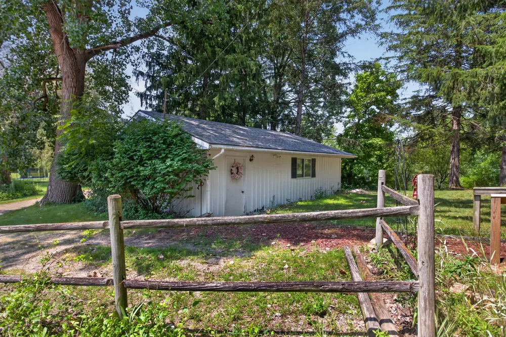 2367 Loomis Road Jackson, MI 49201