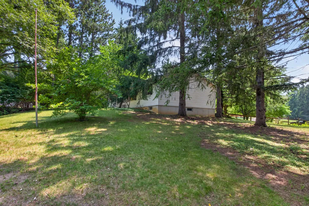 2367 Loomis Road Jackson, MI 49201