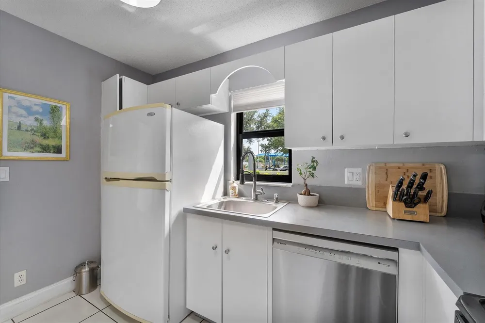 2562 NW 99TH AVENUE Coral Springs, FL 33065