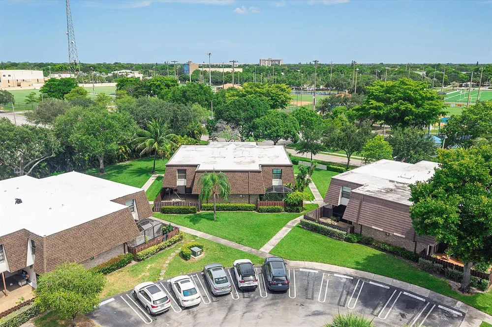 2562 NW 99TH AVENUE Coral Springs, FL 33065