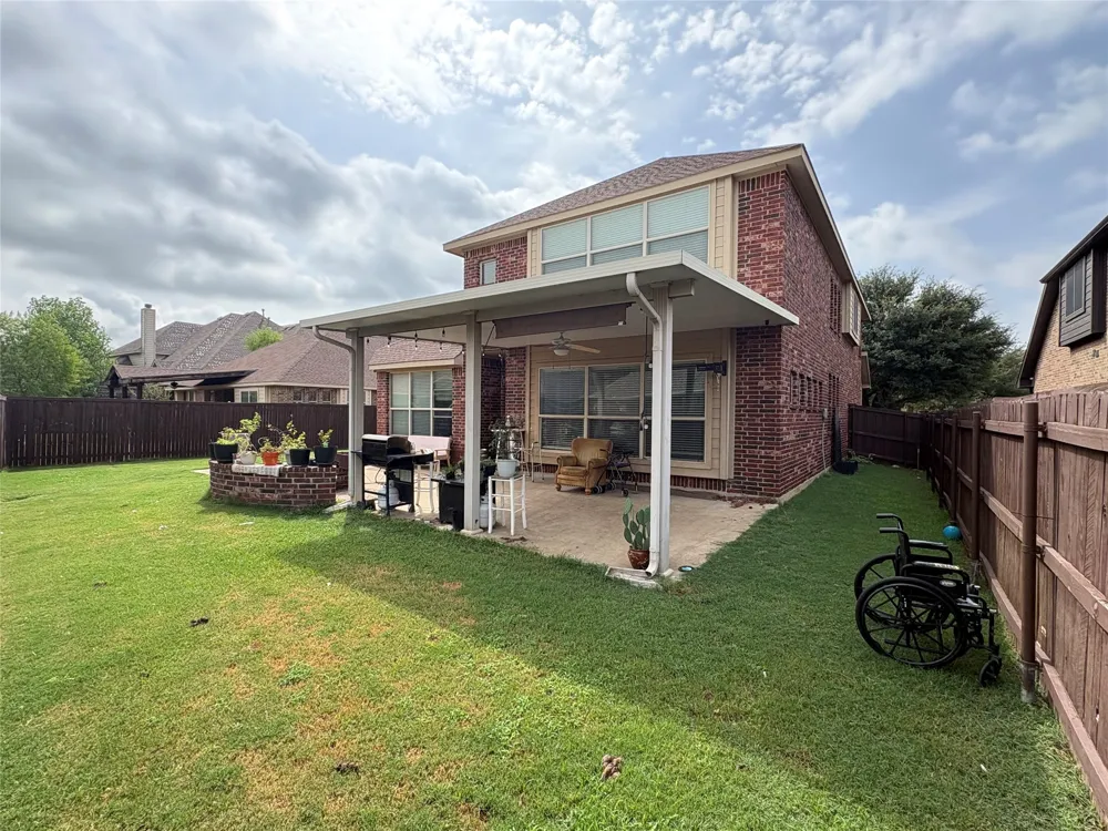 2756 Explorador Grand Prairie, TX 75054