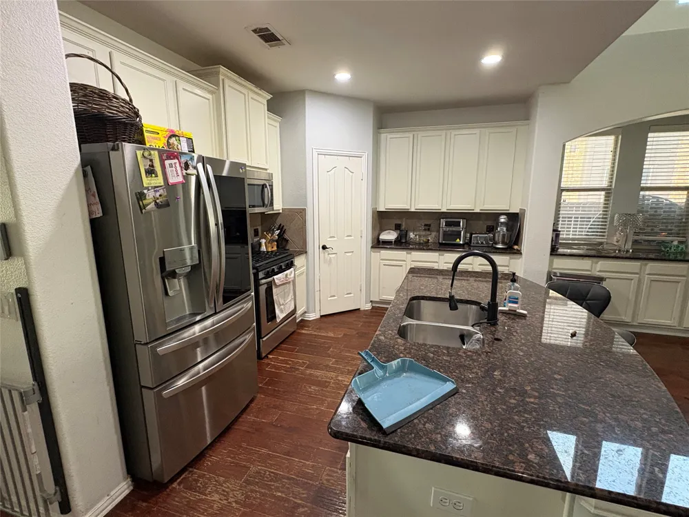 2756 Explorador Grand Prairie, TX 75054
