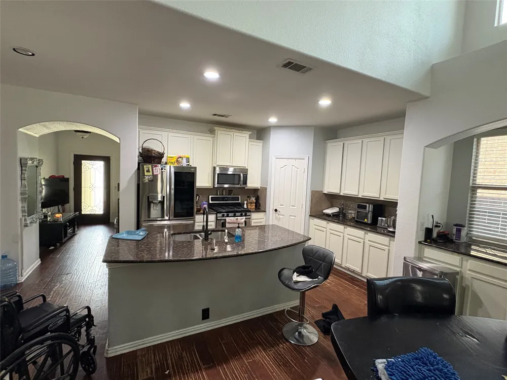 2756 Explorador Grand Prairie, TX 75054