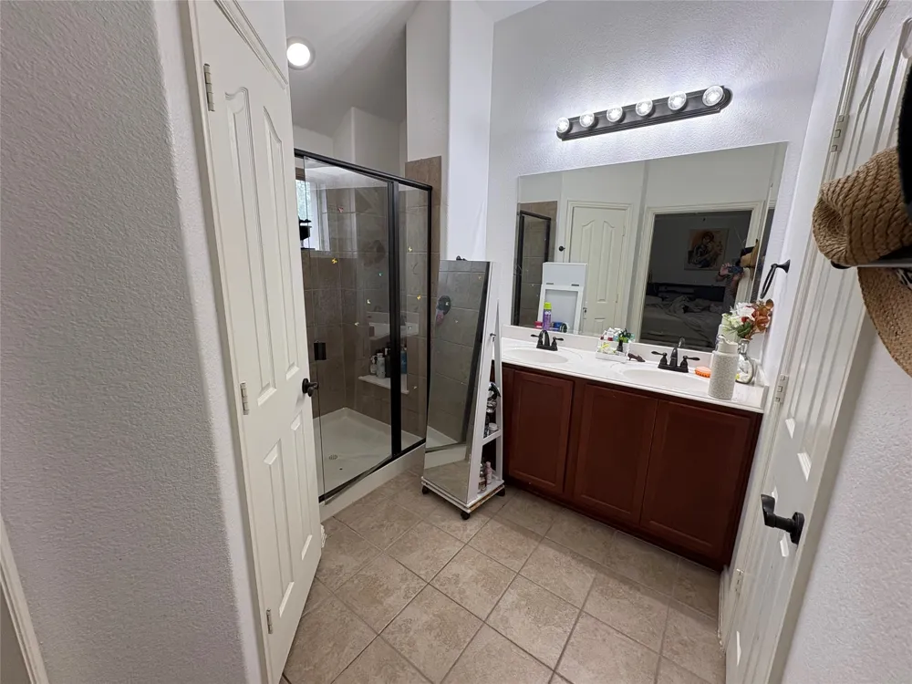 2756 Explorador Grand Prairie, TX 75054