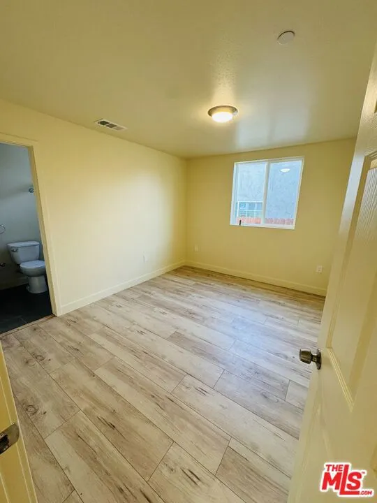 851 E 76th Place Los Angeles, CA 90001