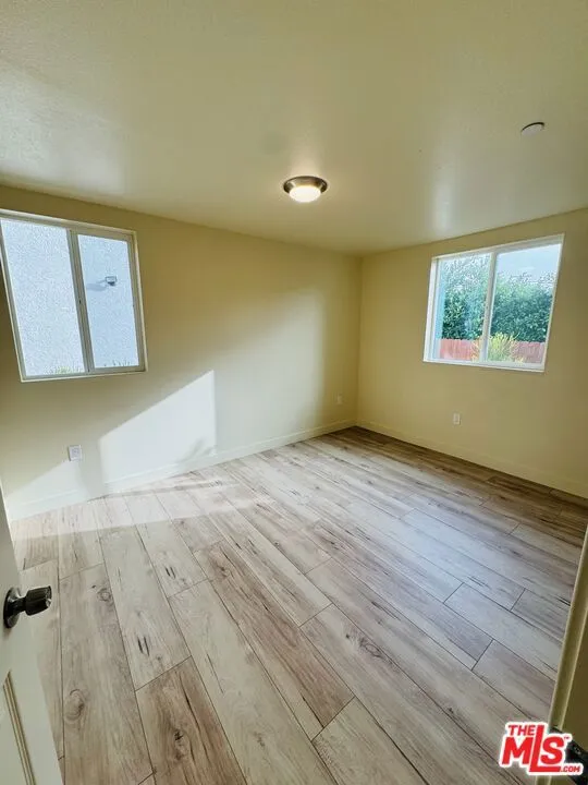 851 E 76th Place Los Angeles, CA 90001