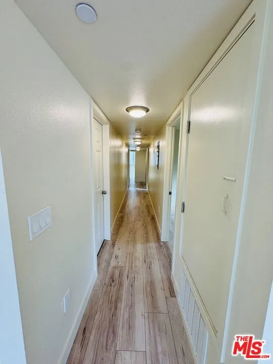 851 E 76th Place Los Angeles, CA 90001