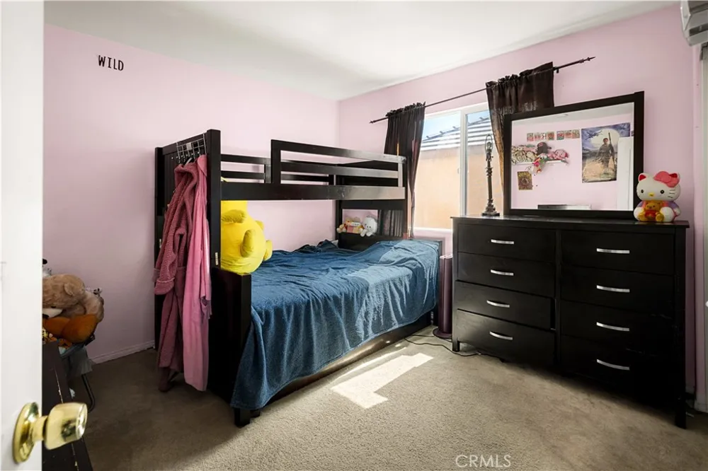 3873 Strand Perris, CA 92571
