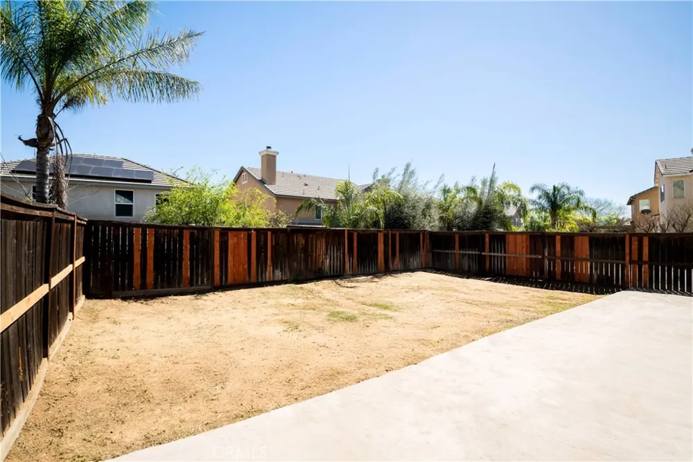 3873 Strand Perris, CA 92571