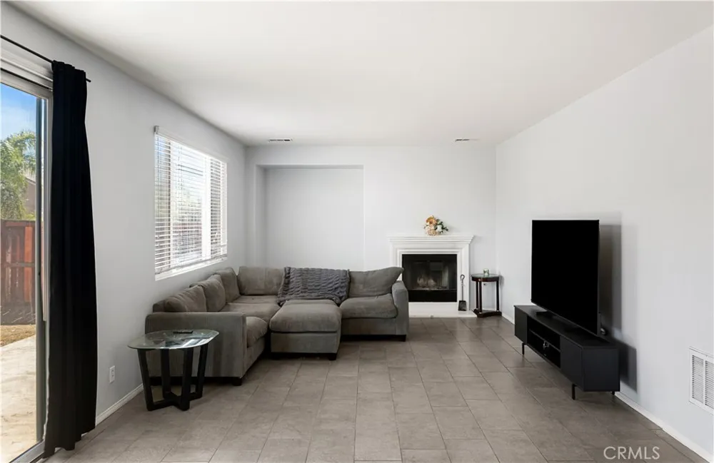 3873 Strand Perris, CA 92571