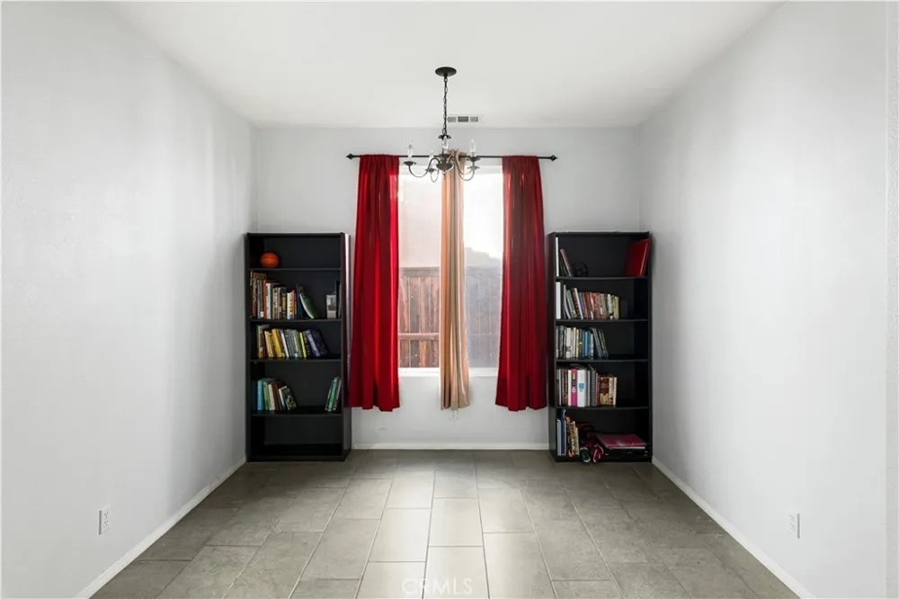 3873 Strand Perris, CA 92571