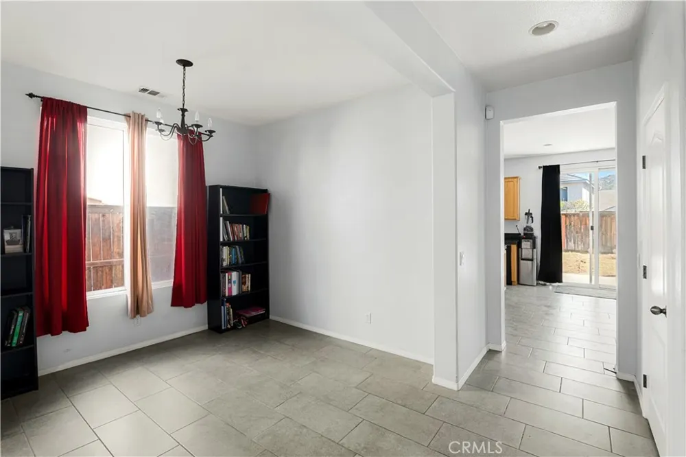 3873 Strand Perris, CA 92571