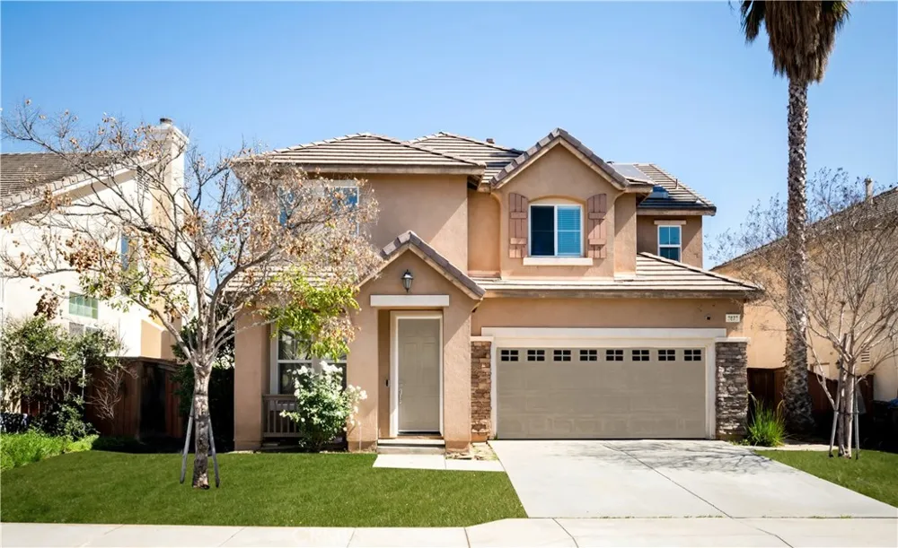 3873 Strand Perris, CA 92571