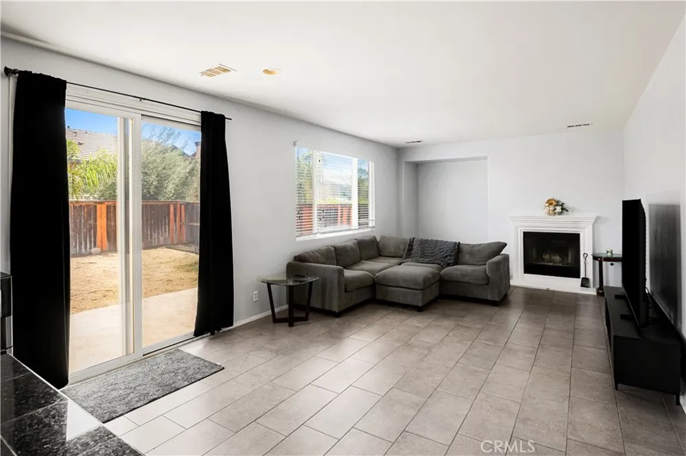 3873 Strand Perris, CA 92571