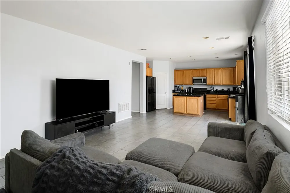 3873 Strand Perris, CA 92571
